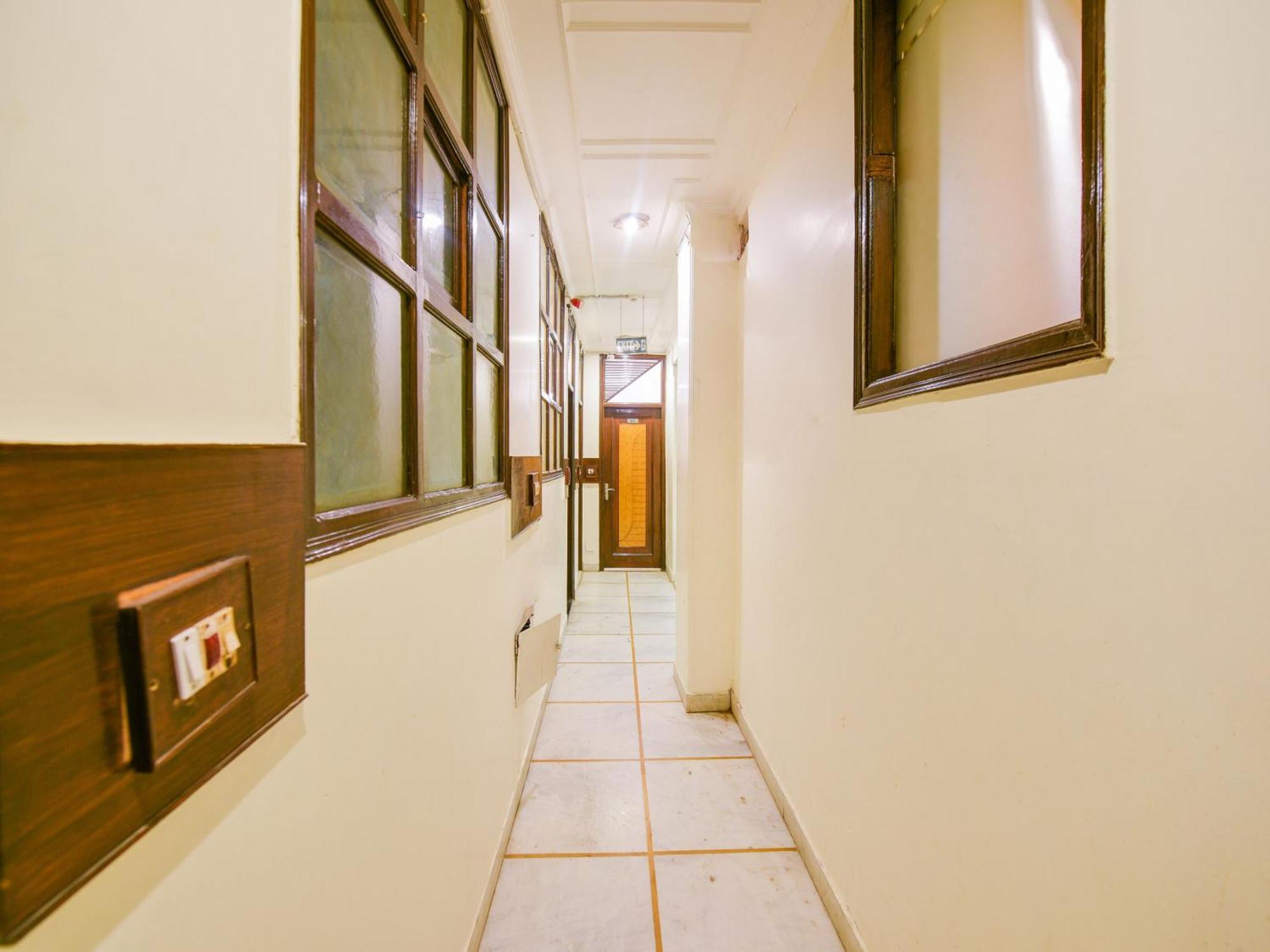 Hotel Oyo West India New Delhi