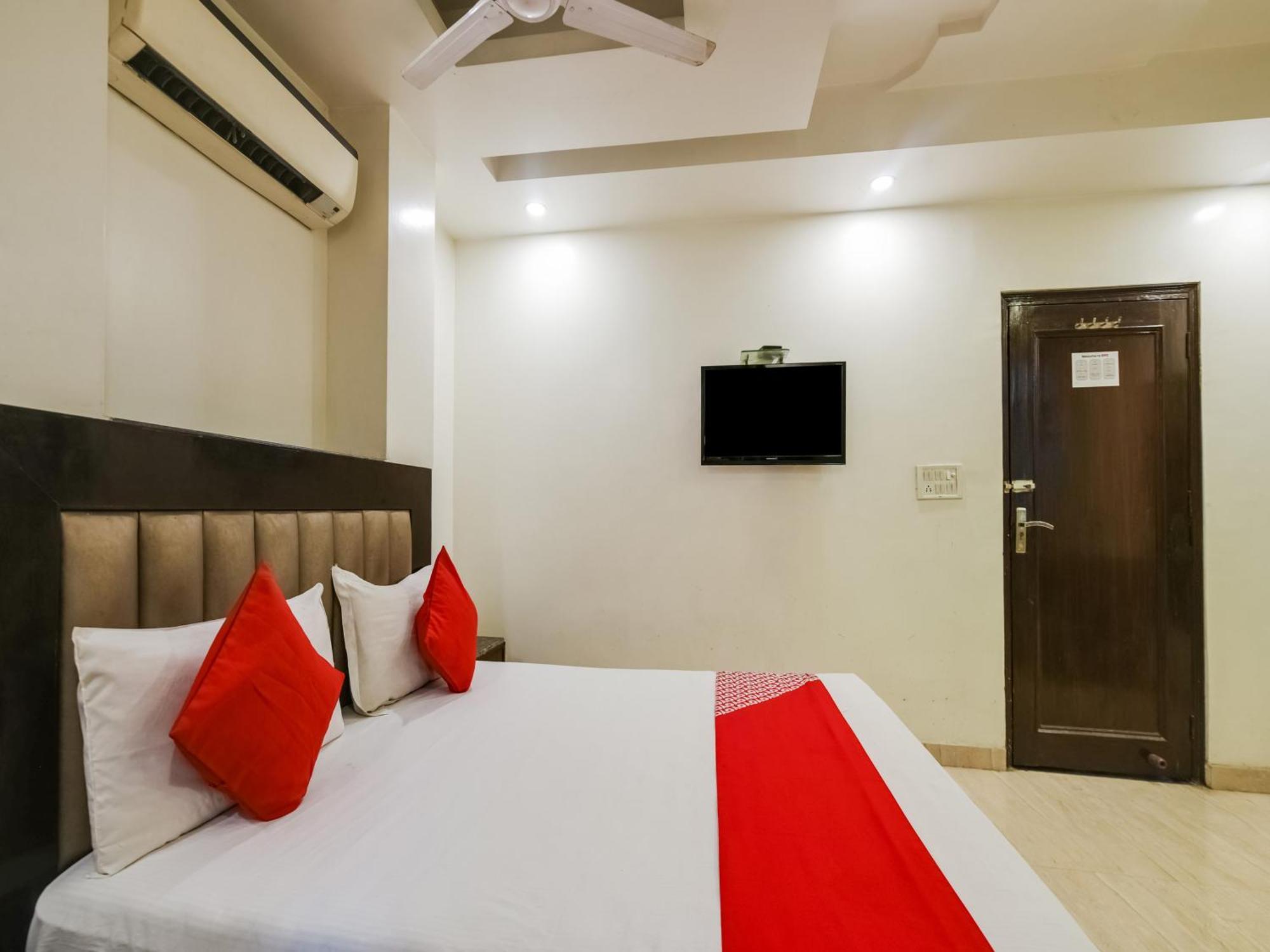 Hotel Oyo West India 3*